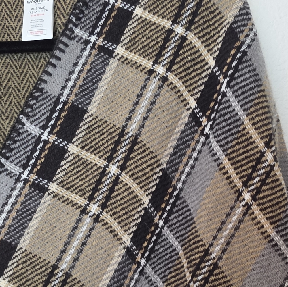 WOOLRICH Reversible Black Tan Plaid & Herringbone Blanket Wrap Shawl Cape Sz OS - Picture 6 of 10